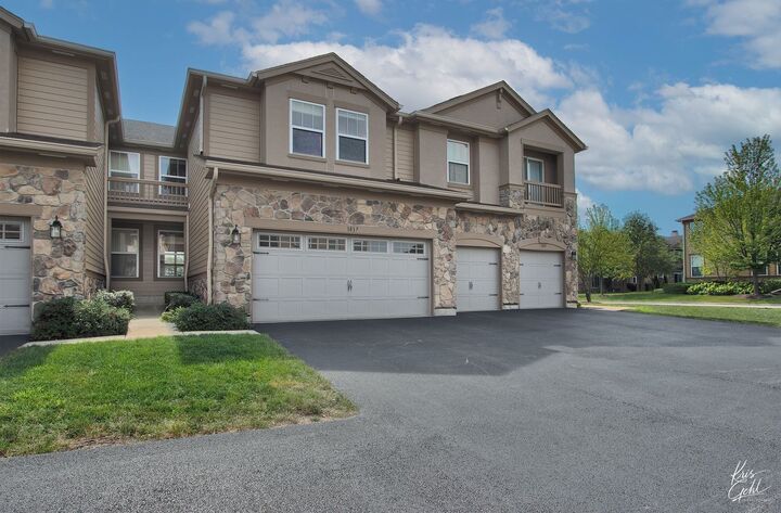 Property Photo:  1817 Crenshaw Circle  IL 60061 