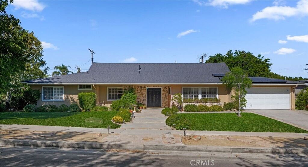Property Photo: 5341 Dubois Avenue CA 91367