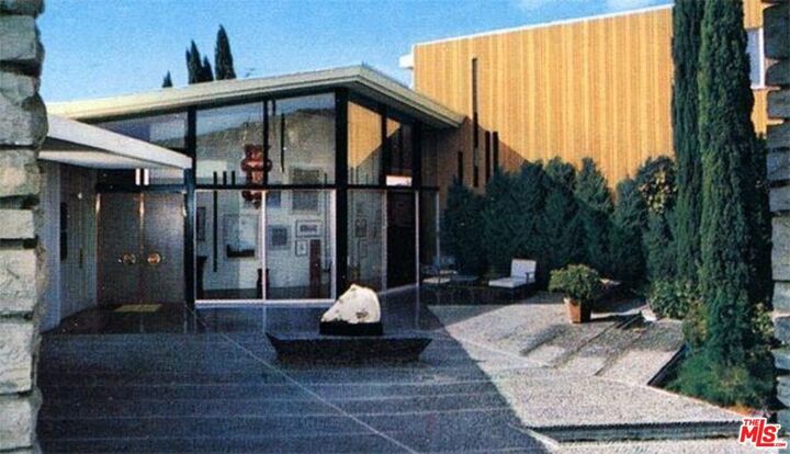 Property Photo:  2859 Coldwater Canyon Drive  CA 90210 