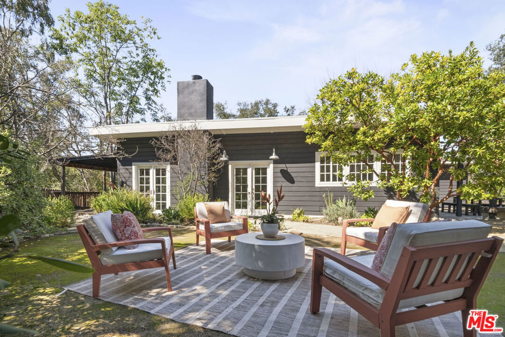 Property Photo:  1128 Canyon Trail  CA 90290 