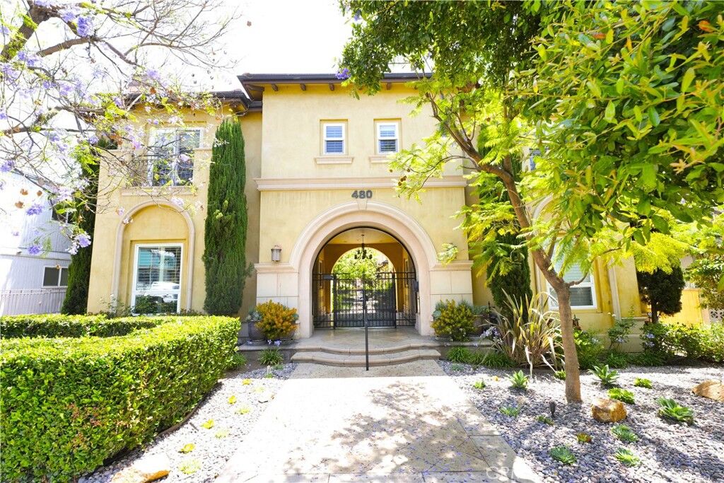 Property Photo:  480 S Los Robles Avenue 3  CA 91101 