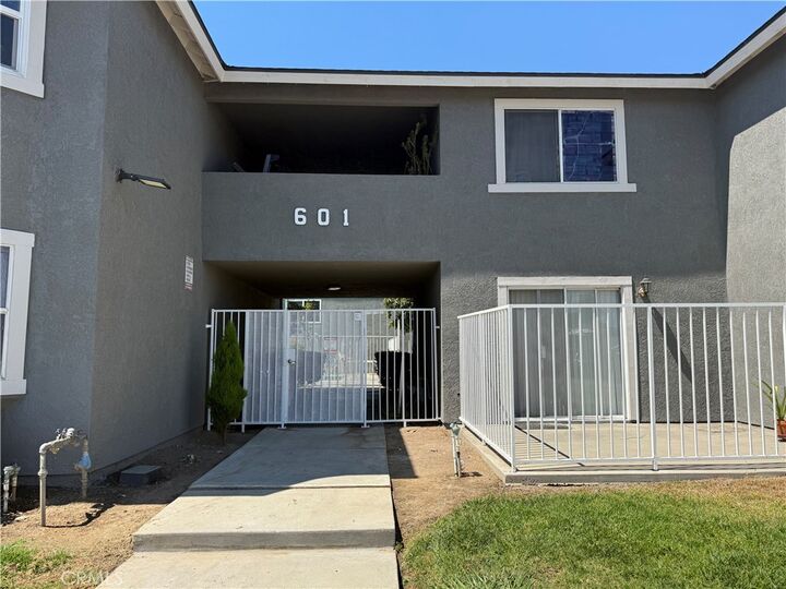 Property Photo: 601 S Euclid Street 4 CA 90631