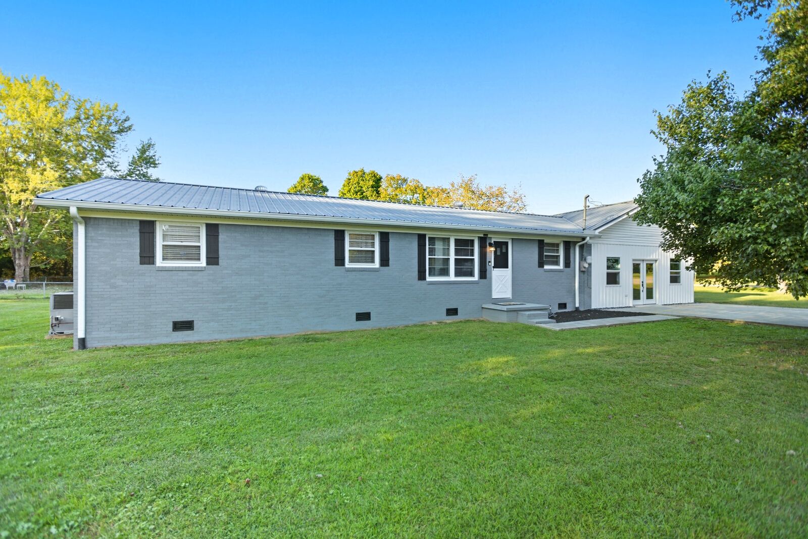 Property Photo:  200 Hill St  TN 37330 