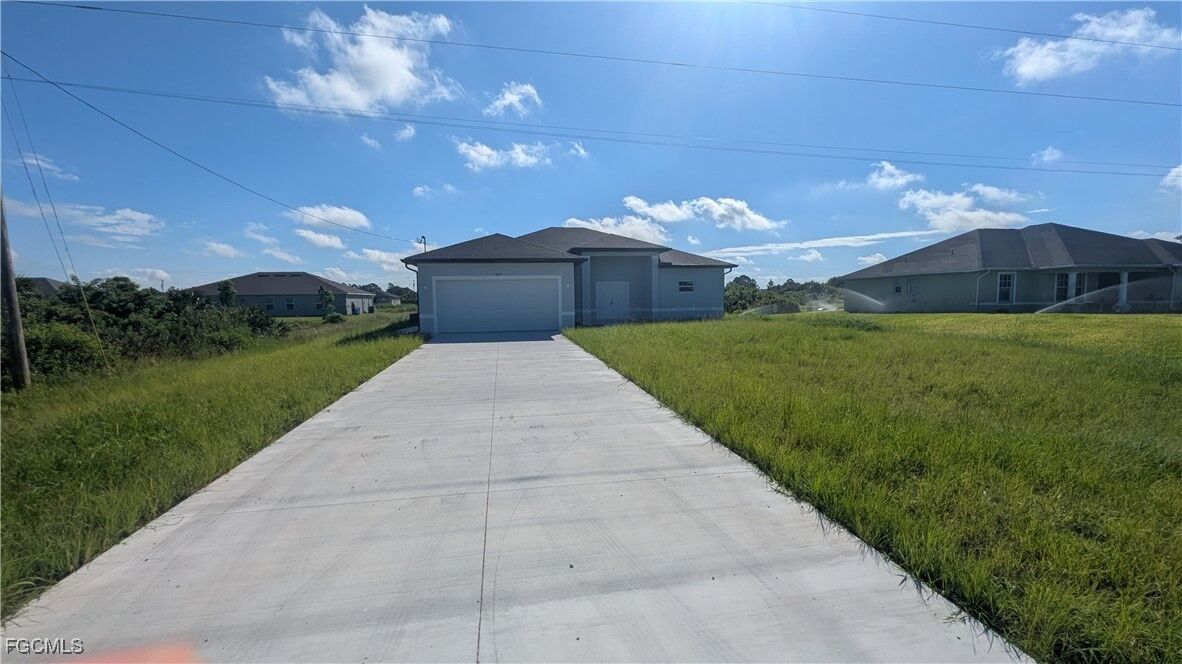 Property Photo: 1027 Eisenhower Boulevard FL 33974