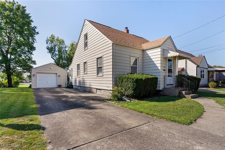 Property Photo:  437 Joan Avenue  OH 44420 