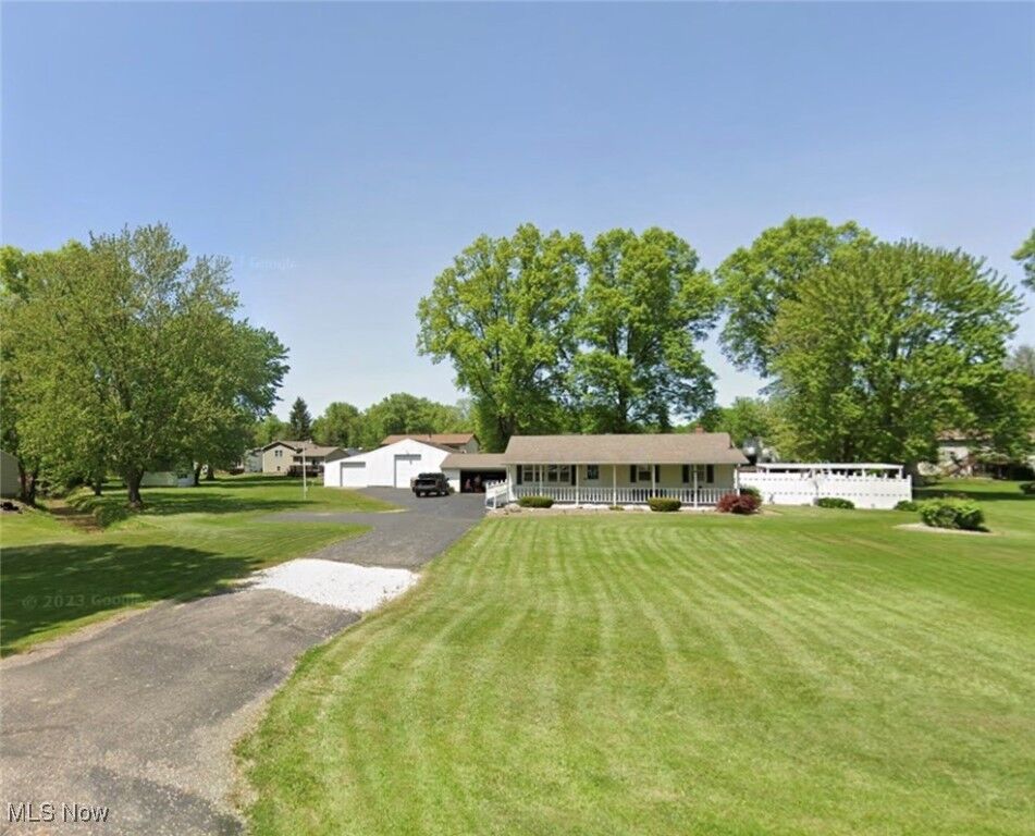 Property Photo:  1757 E County Line Road  OH 44440 