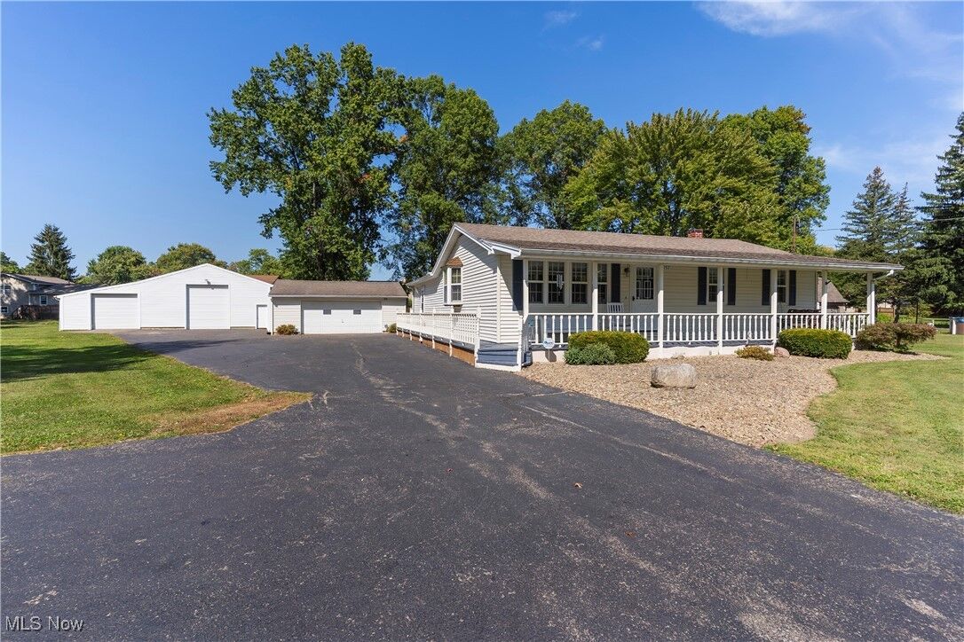 Property Photo:  1757 E County Line Road  OH 44440 
