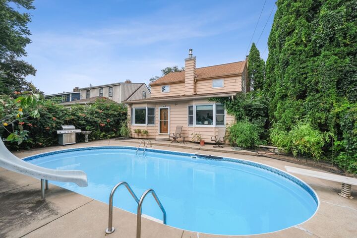 Property Photo:  992 Orange Avenue E  MN 55106 