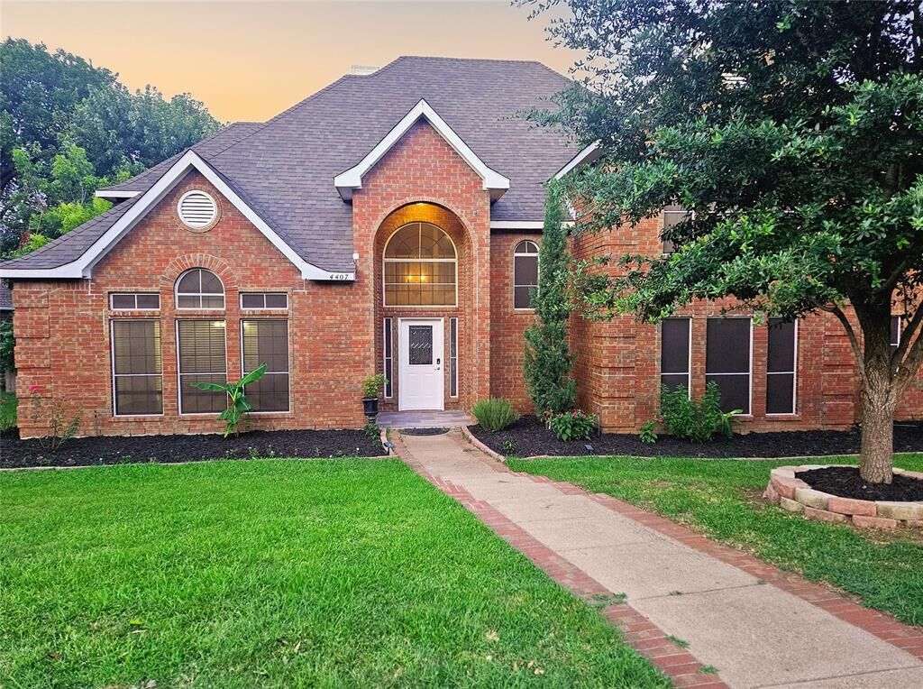 Property Photo: 4407 Murwick Drive TX 76016