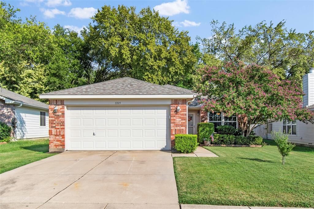 Property Photo: 1109 Oak Hollow Lane TX 75409