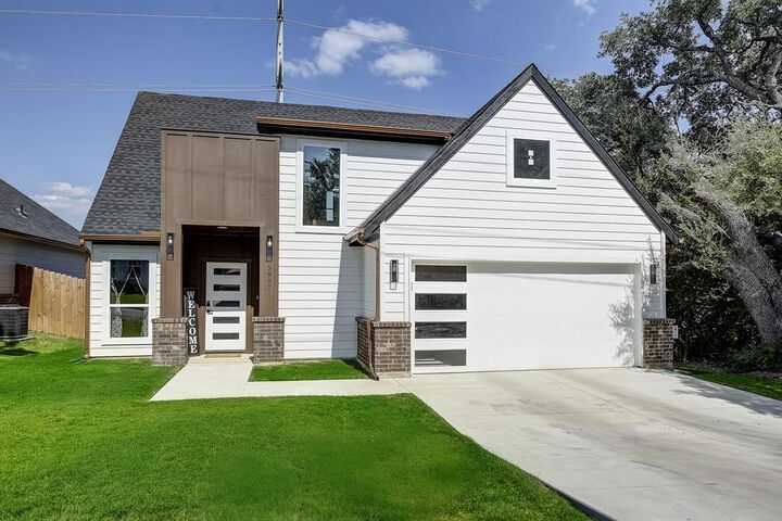 Property Photo:  5807 Black Pine Circle  TX 76048 