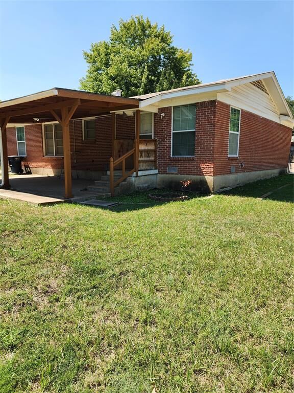Property Photo:  3416 Hedrick Street  TX 76111 