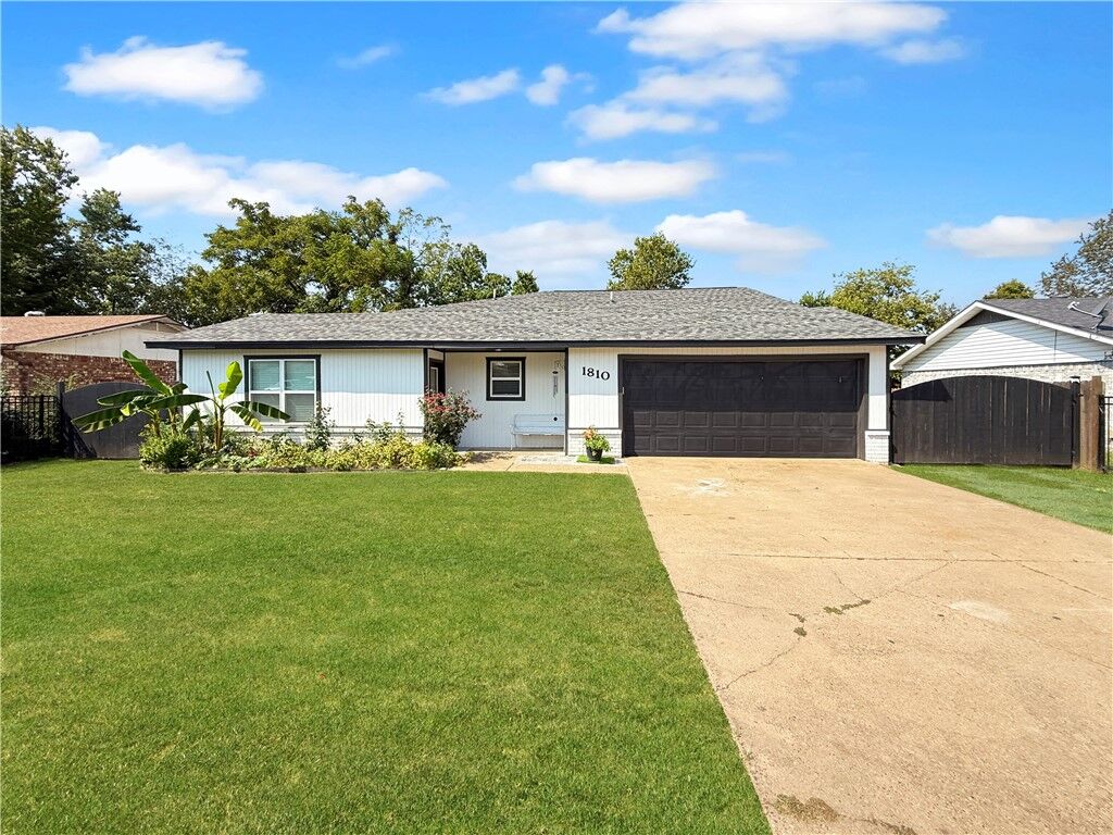 Property Photo:  1810 S E Street  AR 72756 