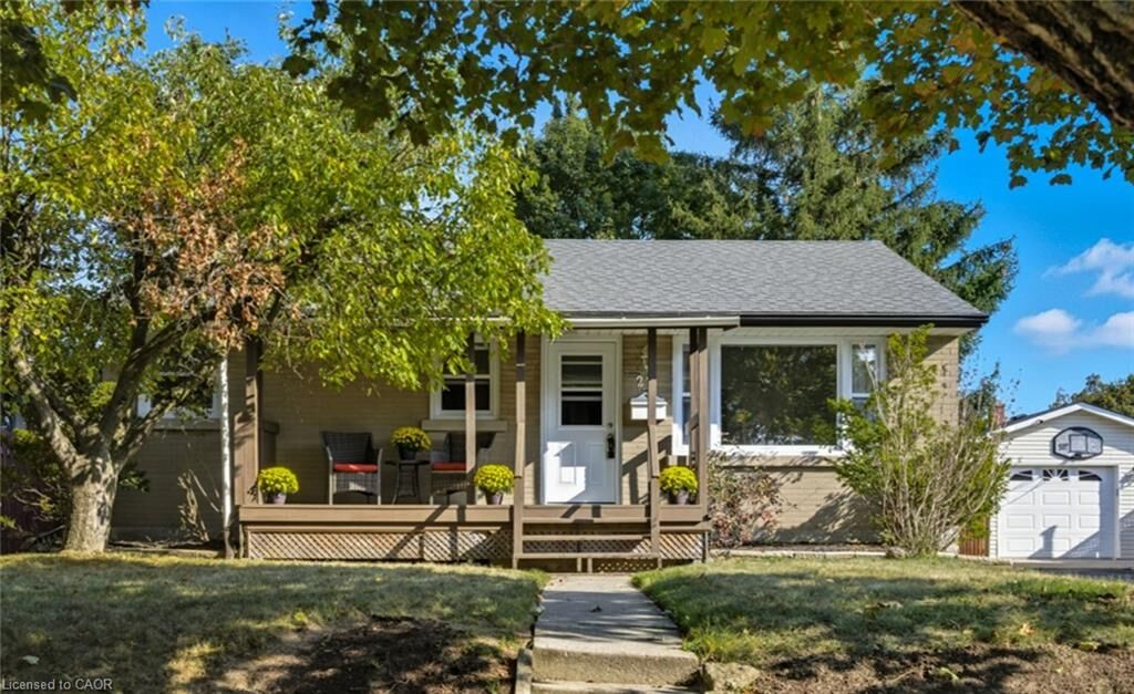 Property Photo:  27 Broadmoor Avenue  ON N2C 1Y6 