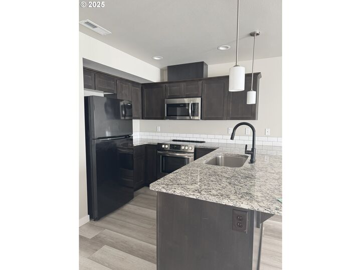 Property Photo:  688 E Oregon Ave  OR 97838