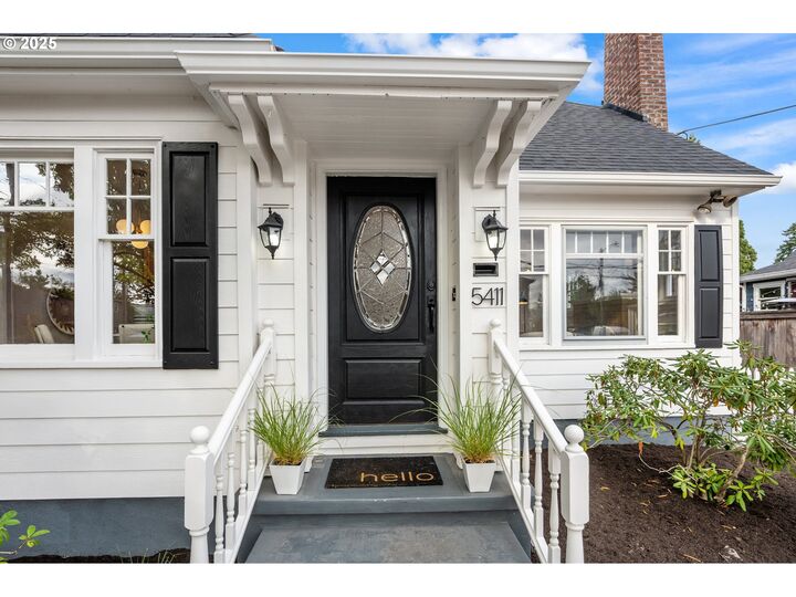 Property Photo:  5411 SE 66th Ave  OR 97206 