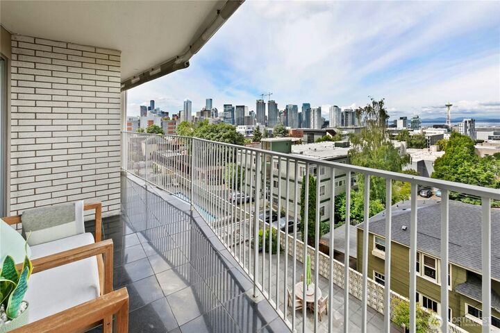 525  Belmont Avenue E 4F  Seattle WA 98102 photo