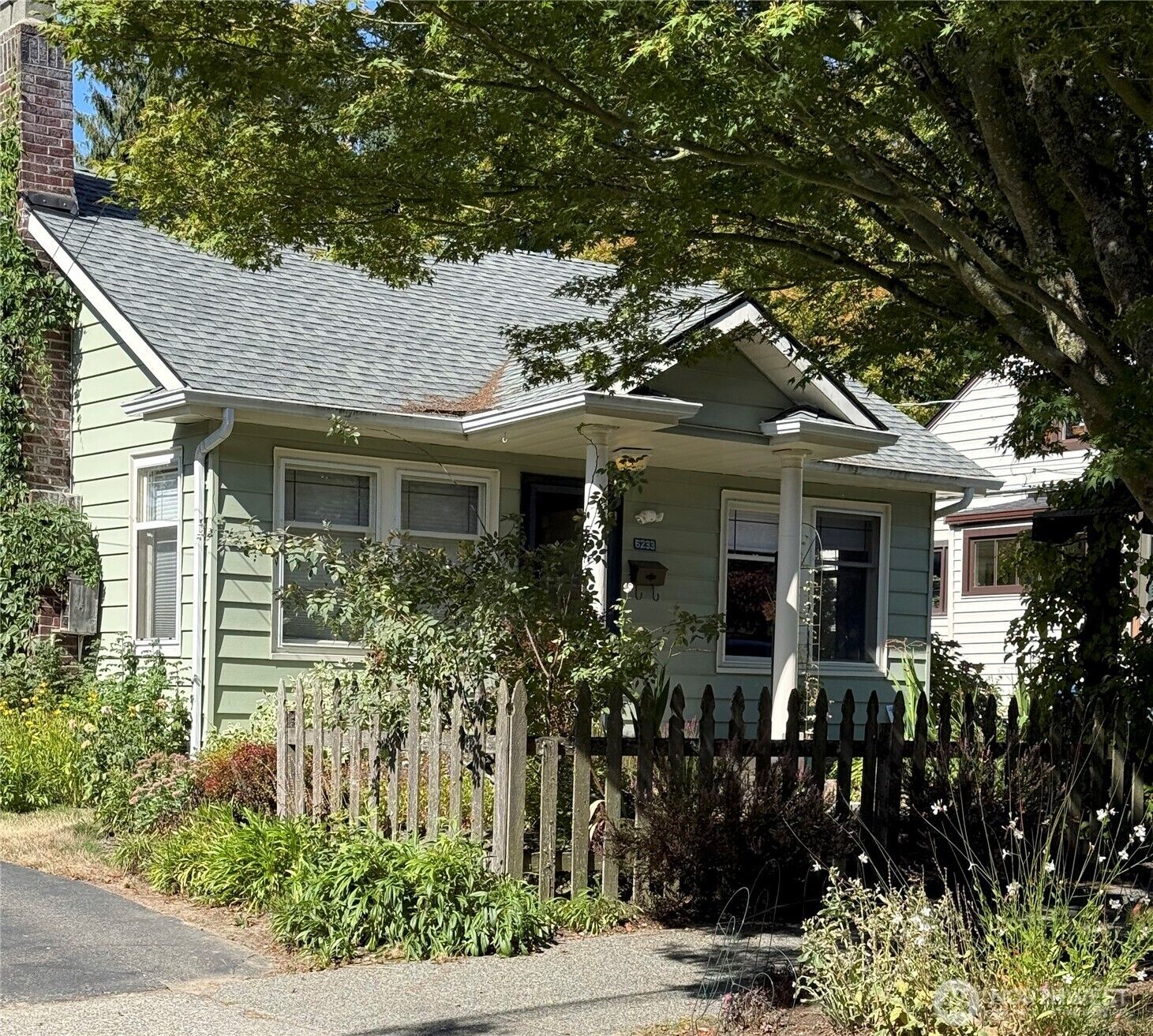 Property Photo:  6233  28 Avenue NE  WA 98115 