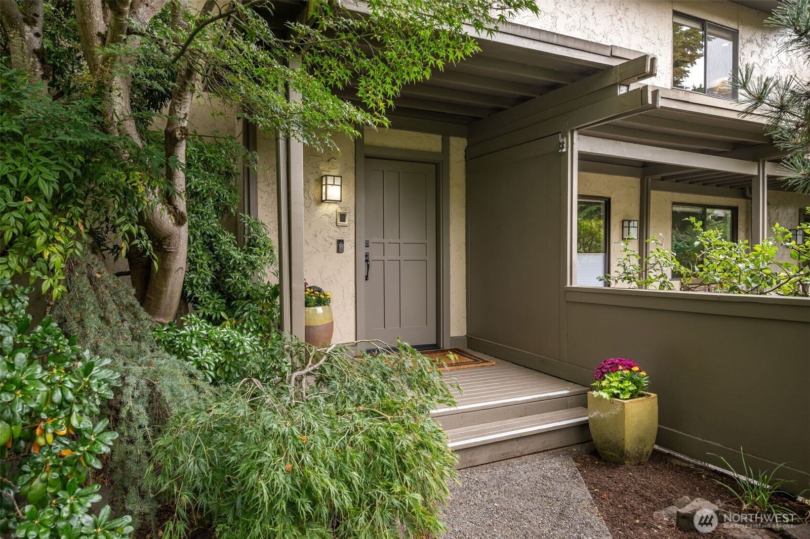 Property Photo: 6570 Park Point Way NE WA 98115