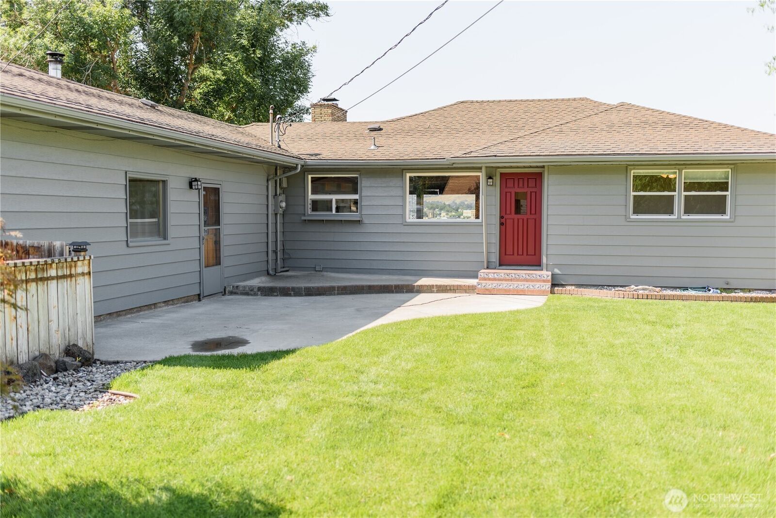 Property Photo: 1218 N Ashland WA 98802