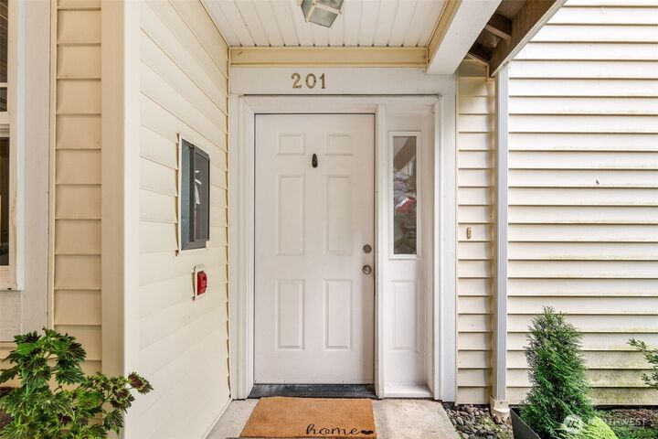 Property Photo:  612  228th Street SW K201  WA 98021 