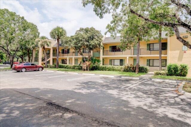 Property Photo:  1104 Meadows Circle 1104  FL 33436 