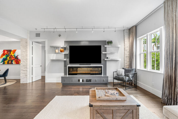 Property Photo:  200 NE 2nd Avenue 207  FL 33444 