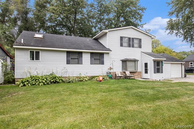 Property Photo:  1904 Viola Drive  MI 48462 