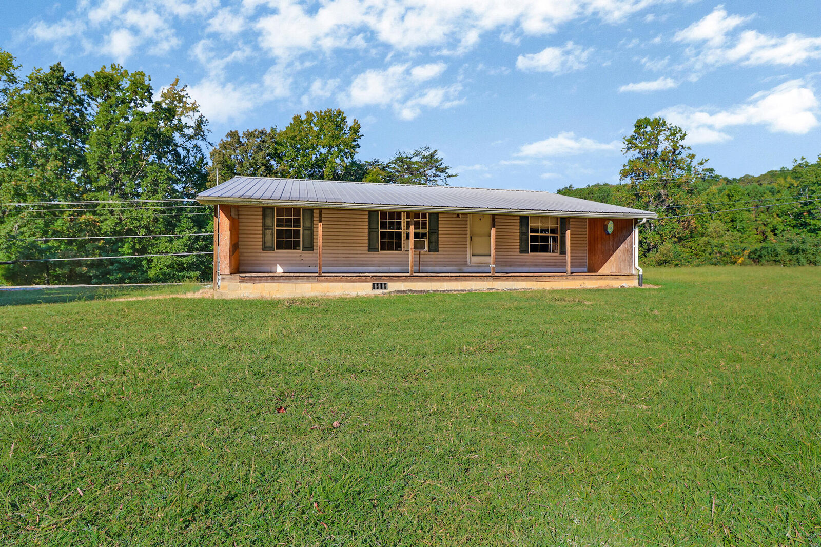 Property Photo: 3702 Toestring Valley Road TN 37381