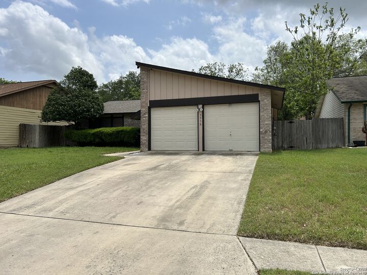 Property Photo: 5938 Kissing Oak St TX 78247