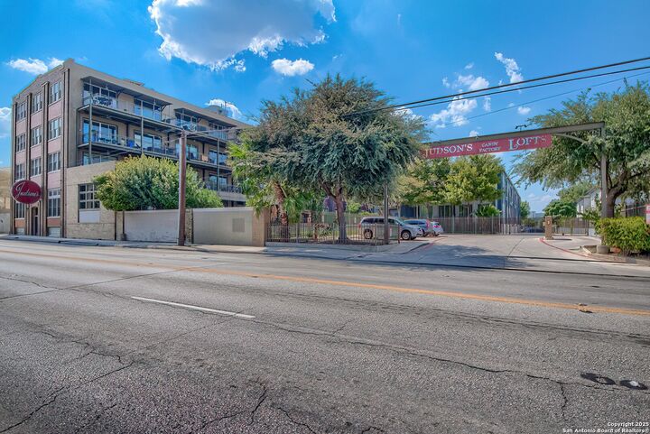 Property Photo:  831 S Flores St 2101  TX 78204 