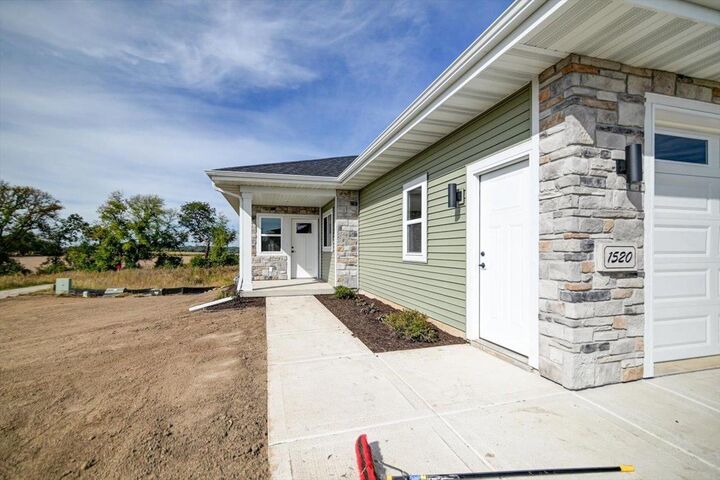 Property Photo: 1520 Palm Grass Way WI 53589