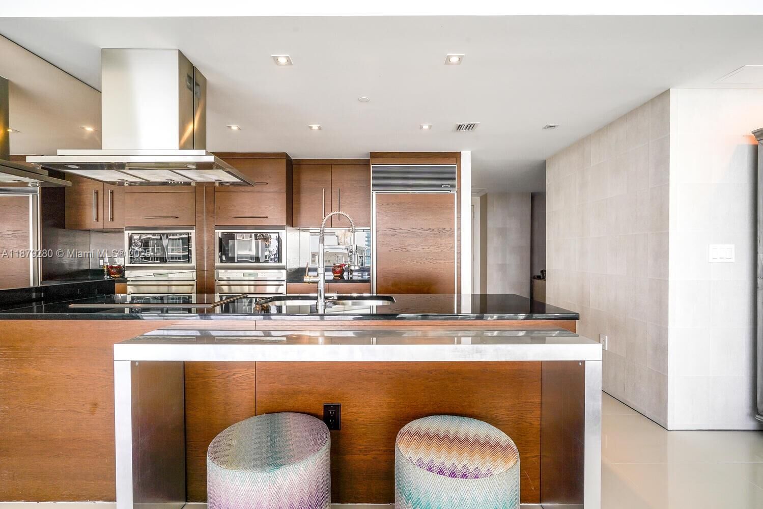 Property Photo:  495 Brickell Ave 4204  FL 33131 