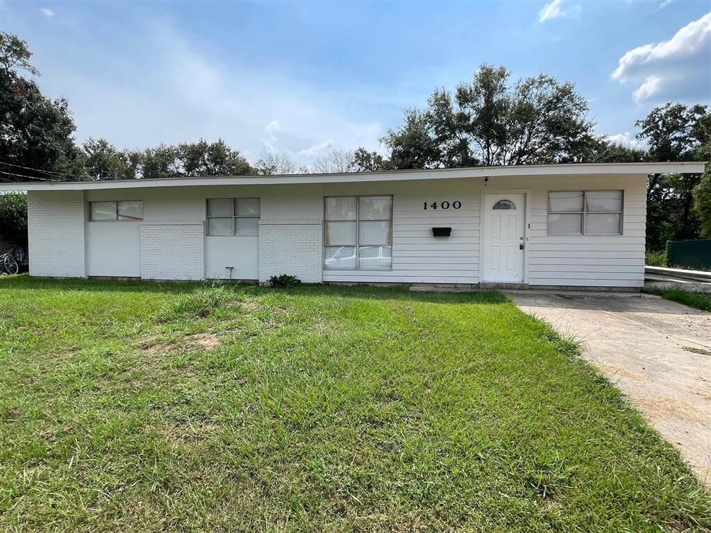 Property Photo:  1400 Cactus Drive  LA 70607 