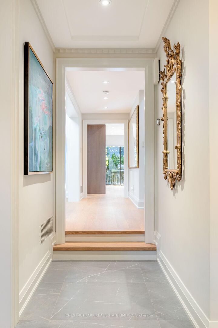 Property Photo:  84 Oriole Road  ON M4V 2G1 