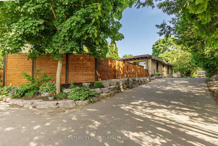 Photo de la propriété:  44 Moorecraig Road  ON K9J 6V7 