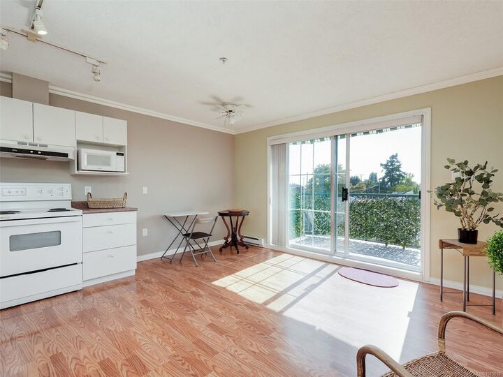 Property Photo: 3133 Tillicum Rd 413 BC V9A 2B4
