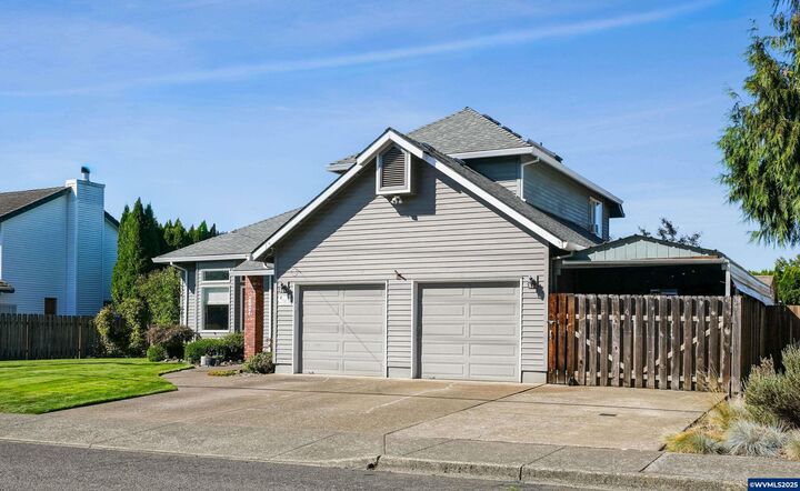 Property Photo:  2221 NW Elm St  OR 97128 