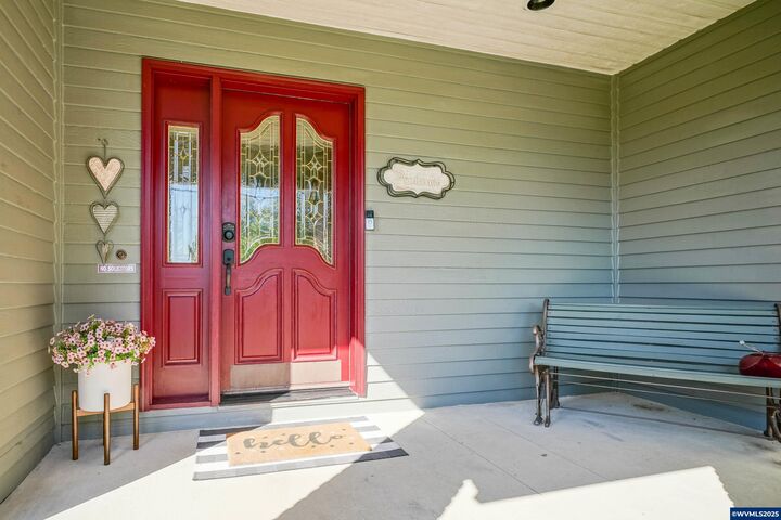 Property Photo: 2221 NW Elm St OR 97128