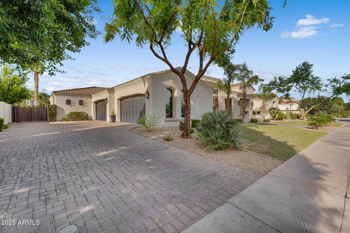 Property Photo: 4348 E Scorpio Place AZ 85249