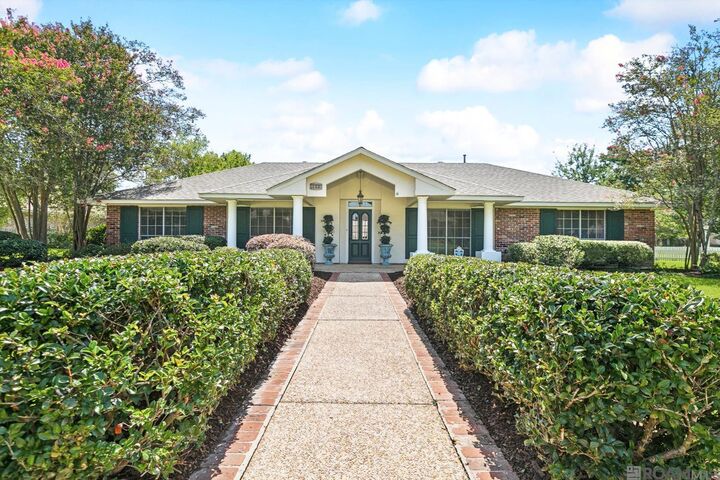 Property Photo: 3911 N Bluebonnet Rd LA 70809