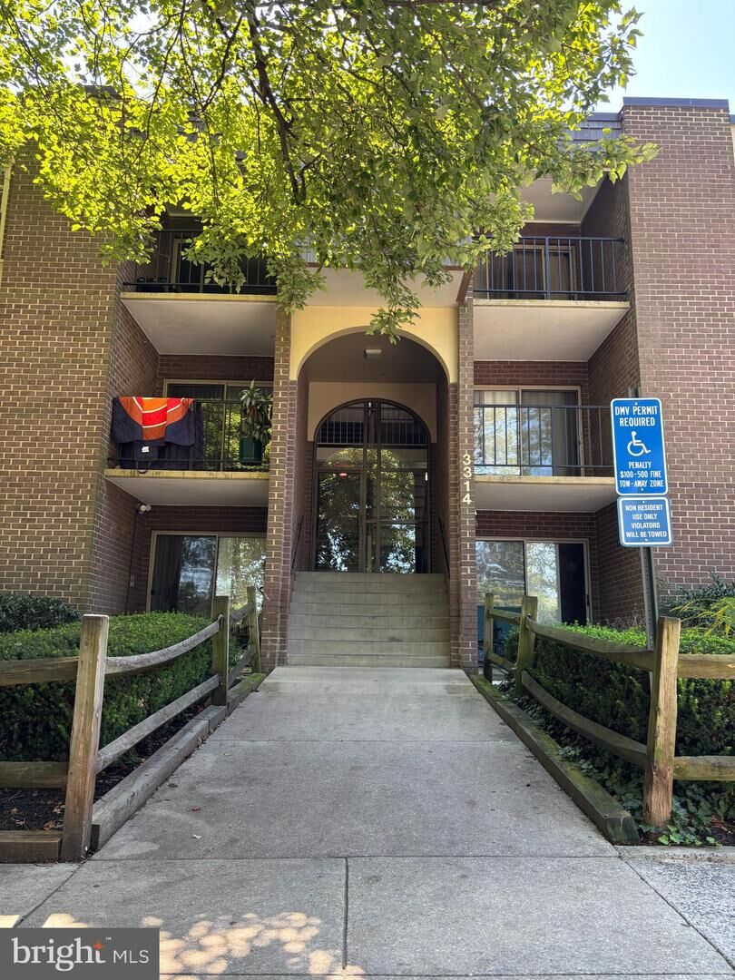 Property Photo:  3314 Woodburn Village Drive 13  VA 22003 