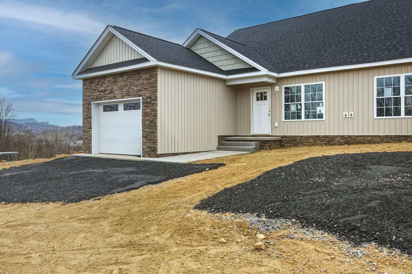 Property Photo: 2105 Willow Hill Dr VA 22801