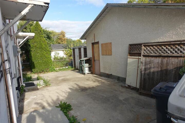 Property Photo:  6 Vivian Avenue  MB R2M 0E4 