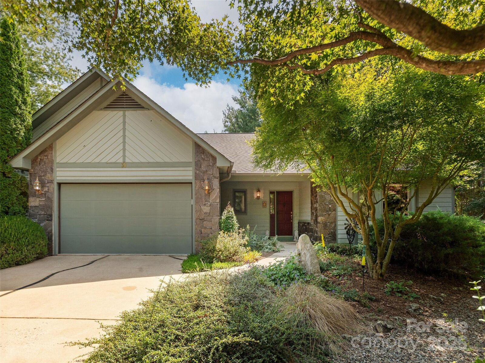 Property Photo:  30 Hillcreek Drive  NC 28804 