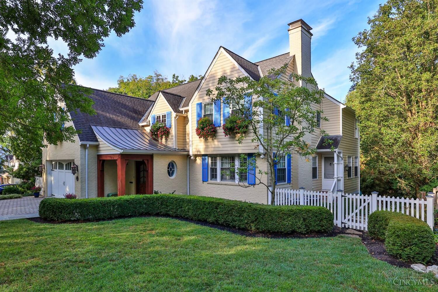 Property Photo:  1221 Herschel Woods Lane  OH 45208 