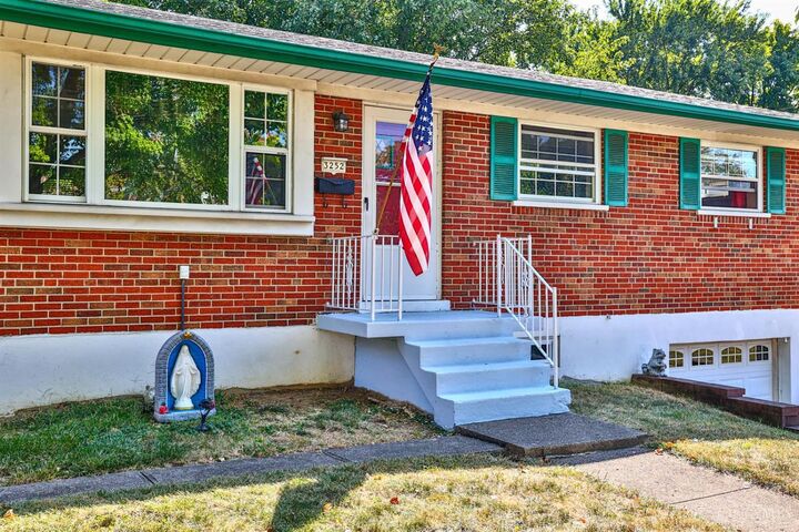 Property Photo: 3252 Greenway OH 45248