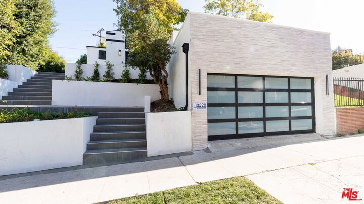 Property Photo:  10520 Ashton Ave  CA 90024 