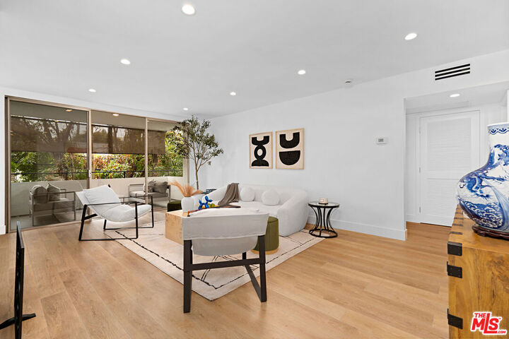 Property Photo: 1010 N Kings Rd CA 90069