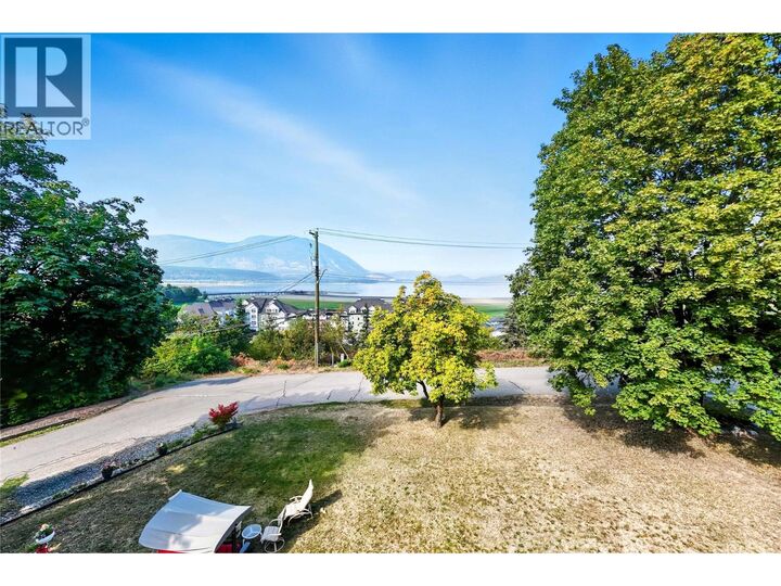 Property Photo:  730 9 Avenue Northeast  BC V1E 4A1 